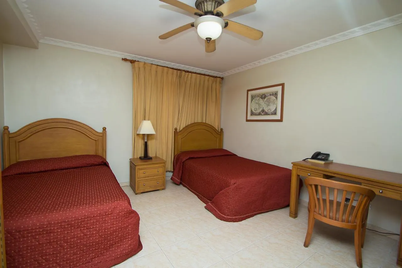 Jaguar 59 Hotel Santo Domingo 2*,